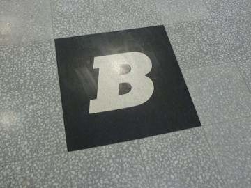 B floor sign