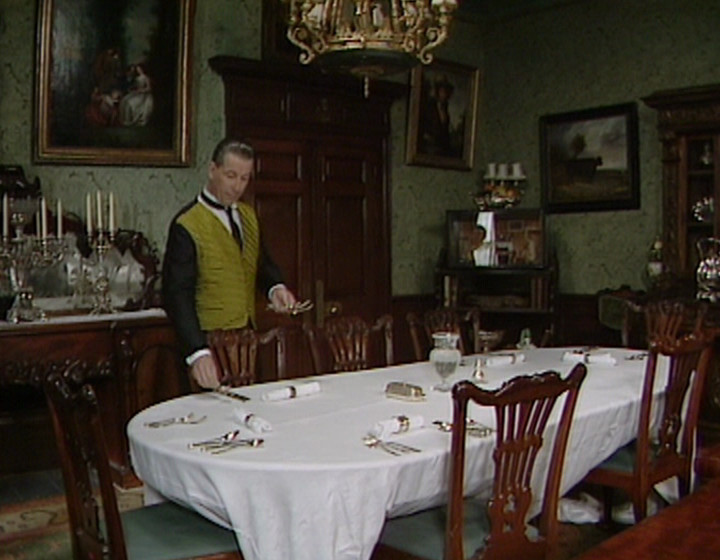 Dining room in Episode 5