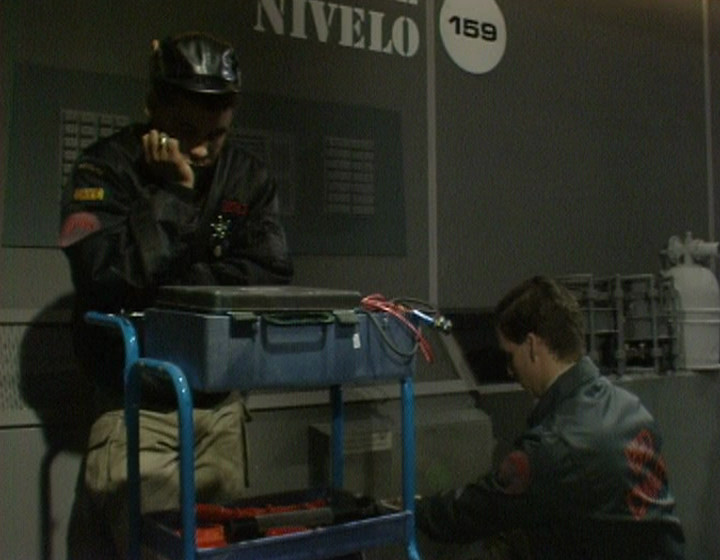 Rimmer and Lister in corridor